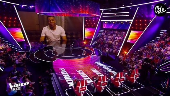 Kylian Mbappé est apparu sur le grand écran dans une vidéo enregistrée spécialement pour l'occasion. 

Capture d'écran TF1 (The Voice Kids)