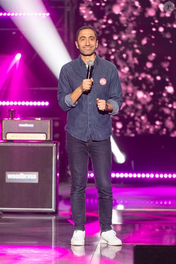 Jimmy Mohamed - Enregistrement de l'émission "Tout le monde chante contre le cancer" au Cirque Phénix à Paris, présentée par J.Anthony et E.Gossuin et diffusée le 4 janvier sur W9 © C.Clovis-P.Perusseau / Bestimage