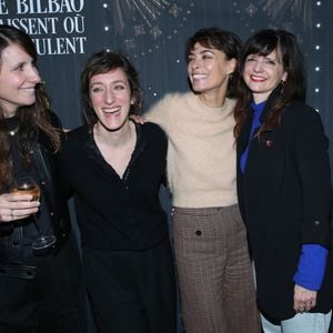 Exclusif - Maria Larrea (autrice de la pièce), Johanna Boyé (metteur en scène de la pièce), Bérénice Bejo et Élisabeth Ventura - Cocktail à l'issue de la générale de la pièce "Les gens de Bilbao naissent où ils veulent" au théâtre Marigny à Paris le 19 Novembre 2024. © Bertrand Rindoff / Bestimage