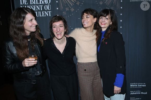 Exclusif - Maria Larrea (autrice de la pièce), Johanna Boyé (metteur en scène de la pièce), Bérénice Bejo et Élisabeth Ventura - Cocktail à l'issue de la générale de la pièce "Les gens de Bilbao naissent où ils veulent" au théâtre Marigny à Paris le 19 Novembre 2024. © Bertrand Rindoff / Bestimage