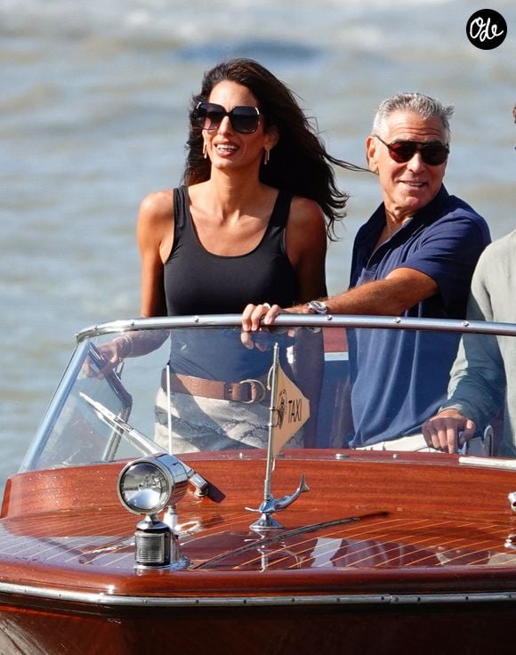"Je leur ferai un petit mot pour dire qu'il ne faut pas oublier leurs promesses", a-t-il déclaré.

Venise, ITALIE George Clooney et Amal Clooney à Venise en septembre 2026. 

Photo : Backgrid UK/ Bestimage