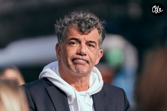 Stéphane Plaza, animateur de télévision et agent immobilier français, accusé d'actes de violence à l'encontre de deux anciennes compagnes, quitte les lieux après le verdict rendu lors de son procès devant le tribunal correctionnel de Paris, le 18 février 2025. Photo : Alexis Jumeau/ABACAPRESS.COM