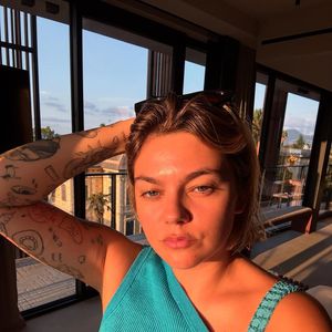 Aujourd’hui, Louane savoure une nouvelle étape de sa vie : celle d’une femme amoureuse et bientôt mariée...

Instagram de Louane, actuellement en vacances en Italie avec son fiancé Florian Rossi.