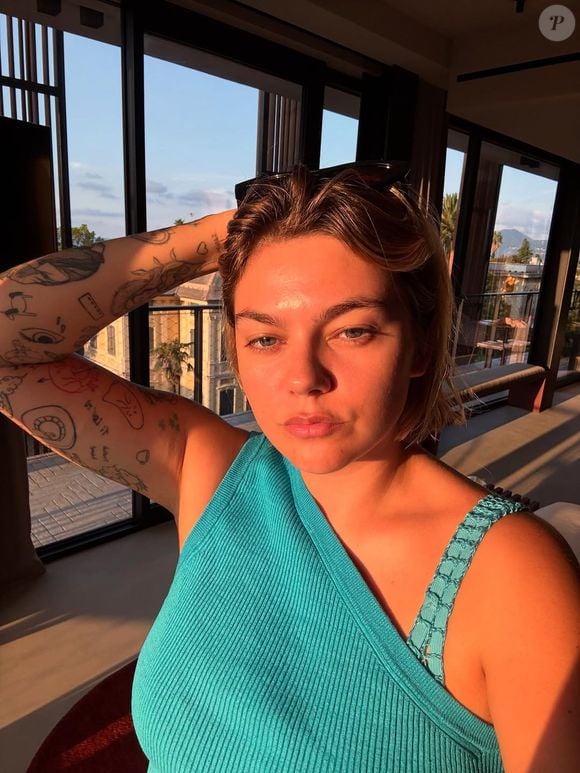 Aujourd’hui, Louane savoure une nouvelle étape de sa vie : celle d’une femme amoureuse et bientôt mariée...

Instagram de Louane, actuellement en vacances en Italie avec son fiancé Florian Rossi.