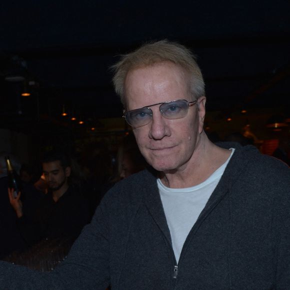 Rien de cassé, mais il se serait quand même blessé au dos.

Christophe Lambert - Soirée du 8ème anniversaire du restaurant "Manko" à Paris le 6 décembre 2023. © Rachid Bellak/Bestimage