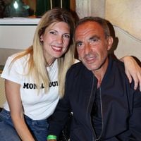 Nikos Aliagas : retraite holistique inspirée de la Grèce antique, thérapies par la danse... Sa femme Tina est une psychologue innovante