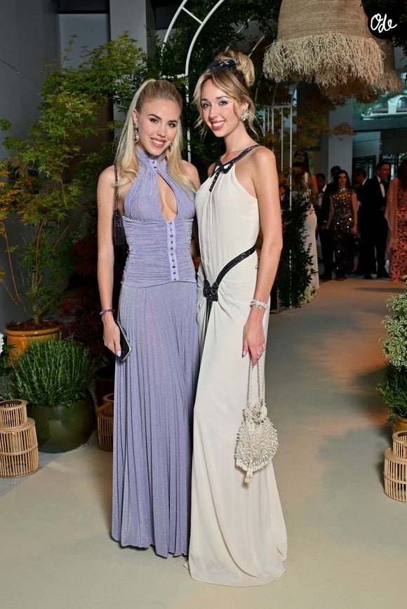 La princesse Maria Carolina de Bourbon des Deux Siciles et sa sœur la princesse Maria Chiara de Bourbon des Deux Siciles durant le diner de Gala du Grand Prix de Formule 1 de Monaco 2026 en l'honneur du vainqueur Kimi Antonelli, dans la Salle des Etoiles du Sporting de Monaco, le 7 juin 2026.  © Bruno Bebert / Bestimage