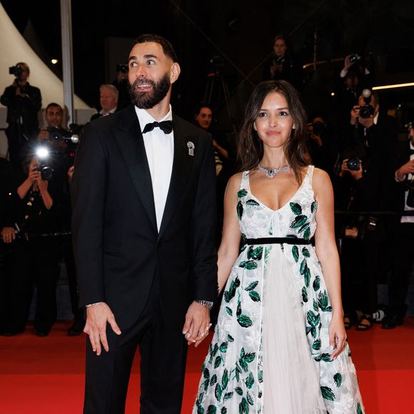 Karim Benzema et sa compagne Lyna Khoudri à la descente des marches du film « 13 jours 13 nuits » lors du 78ème Festival International du Film de Cannes. Le 23 mai 2025
© © Jacovides-Moreau / Bestimage / Bestimage