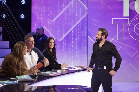 Exclusif - Valérie Benaim, Matthieu Delormeau, Cyril Hanouna, Shana Loustau, sur le plateau de TBT9 présenté par C.Hanouna, et diffusé en direct sur W9, Paris, France, le 04 novembre 2025. © Jack Tribeca / Bestimage