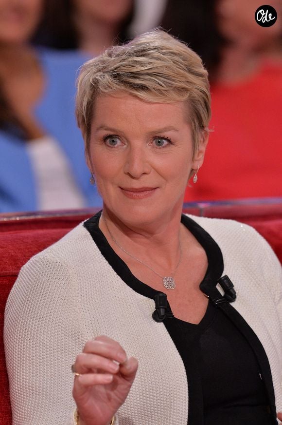Elise Lucet lors de l'enregistrement de l'émission « Vivement Dimanche » à Paris, en France, le 28 septembre 2015. Photo de Max Colin/ABACAPRESS.COM