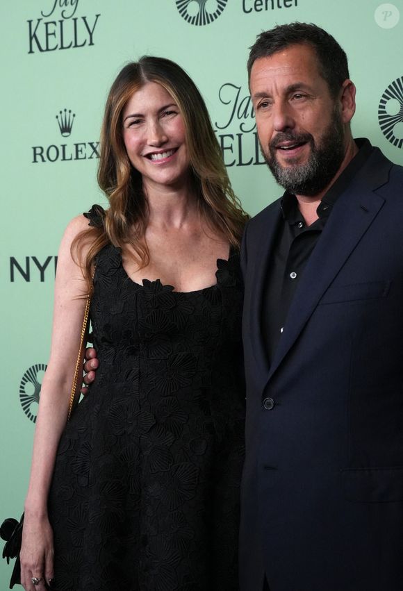 Adam Sandler et Jackie Sandler assistent à la première sur le tapis rouge de « Jay Kelly » lors de la soirée d'ouverture du 63e Festival du film de New York. Alice Tully Hall, Lincoln Center, New York. 29 septembre 2025. Photo de © Sonia Moskowitz Gordon/ZUMA Press Wire