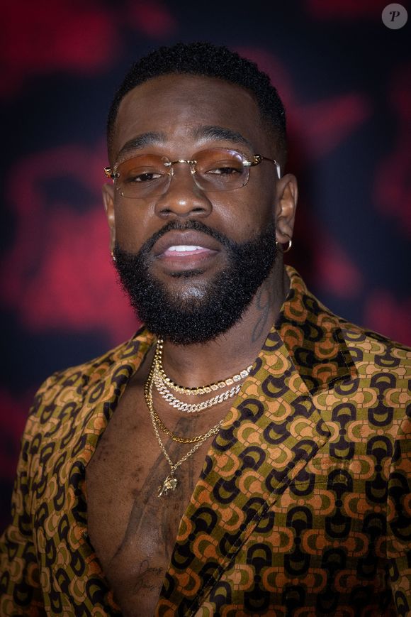 Tayc assiste au tapis rouge des 23e NRJ Music Awards au Palais des Festivals, à Cannes. France le 20 novembre 2021. © Shootpix/Abacapress.com