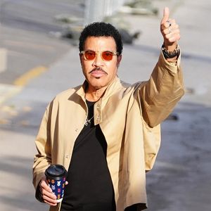 Lionel Richie se rend à l'émission de Jimmy Kimmel à Hollywood

Backgrid USA / Bestimage