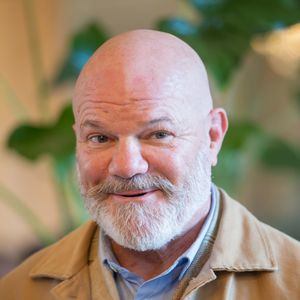 et de l'autre, des internautes s'amusent de ce passage du "boss". 

Le chef Philippe Etchebest participe au petit-Déjeuner des partenaires de la 3ème édition du Festival Bon (du 13 au 19 octobre) à la mairie de Bordeaux, France, le 18 septembre 2025. © Jean-Bernard Nadeau/Bestimage