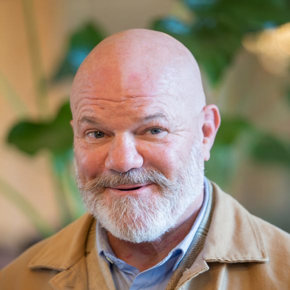 et de l'autre, des internautes s'amusent de ce passage du "boss". 

Le chef Philippe Etchebest participe au petit-Déjeuner des partenaires de la 3ème édition du Festival Bon (du 13 au 19 octobre) à la mairie de Bordeaux, France, le 18 septembre 2025. © Jean-Bernard Nadeau/Bestimage