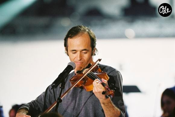 Archive - Exclusif - Jean-Jacques Goldman lors d'une emission spéciale Céline Dion sur TF1 le 12 novembre 2004. © Patrick Carpentier / Bestimage12/11/2004 - PARIS