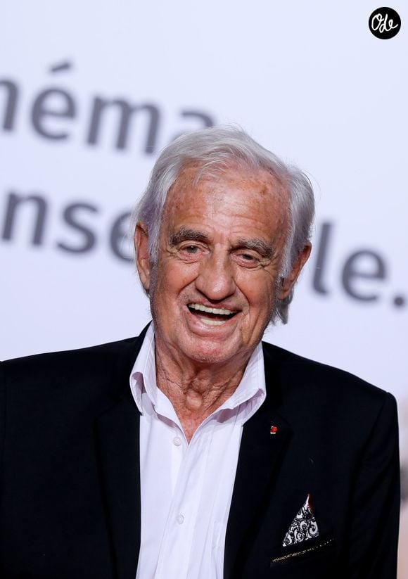 Les internautes ont relevé sa ressemblance avec Jean-Paul Belmondo.

Jean-Paul Belmondo au photocall de la cérémonie d'ouverture de la 10ème édition du Festival Lumière à Lyon, France. © Dominique Jacovides/Bestimage