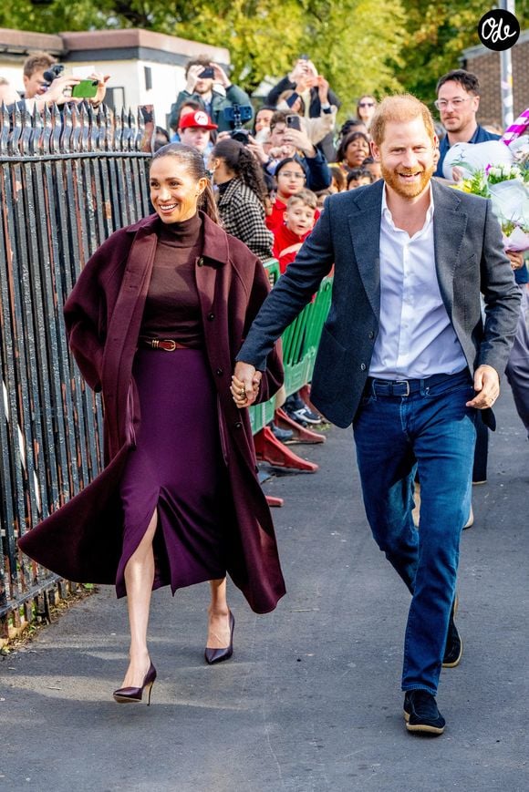 Le prince Harry, duc de Sussex et Meghan Markle, duchesse de Sussex, lors de la visite de l'association caritative pour la jeunesse et la communauté 'The Community Recording Studio' dans le quartier de St Ann’s à Nottingham le 15 octobre 2026.

Photo : Backgrid USA / Bestimage
