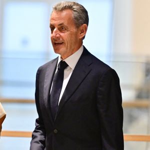 Pour rappel, Nicolas Sarkozy qui fut l'un des premiers à arriver dans la salle, était poursuivi pour quatre chefs d'accusation : corruption passive, recel de détournement de fonds publics, financement illégal de campagne et association de malfaiteurs. 

Nicolas Sarkozy au Tribunal judiciaire (Batignolles, 32ème chambre correctionnelle) pour l'annonce de la décision dans le cadre du procès Lybien le 25 septembre 2025.

© Christian Liewig / Bestimage