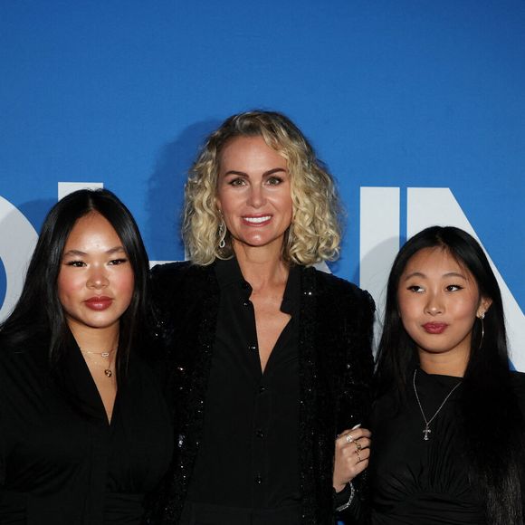 Laeticia Hallyday et ses filles Joy et Jade - Photocall du vernissage de l'exposition "Johnny Hallyday, l'exposition" au Palais des Expositions à Paris. Le 21 décembre 2023
© Dominique Jacovides / Bestimage