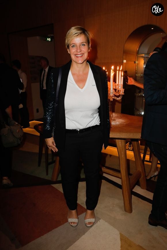 Entre-temps, elle s'était aussi frottée à un tout autre registre en animant "L'Île de la tentation" sur TF1.

Céline Géraud -à l'inauguration de l'hôtel Brach à Paris, le 16 octobre 2018. © CVS/Bestimage #