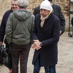 Nicolas Canteloup assistant à la cérémonie d'enterrement de Jean-Luc Petitrenaud à l'église Saint-Pierre du Gros Caillou dans le 7e arrondissement de Paris, France, le 17 janvier 2025. Jean-Luc Petitrenaud, critique gastronomique et personnalité de la télévision française, est décédé le 10 janvier à l'âge de 74 ans. Photo par Nasser Berzane/ABACAPRESS.COM