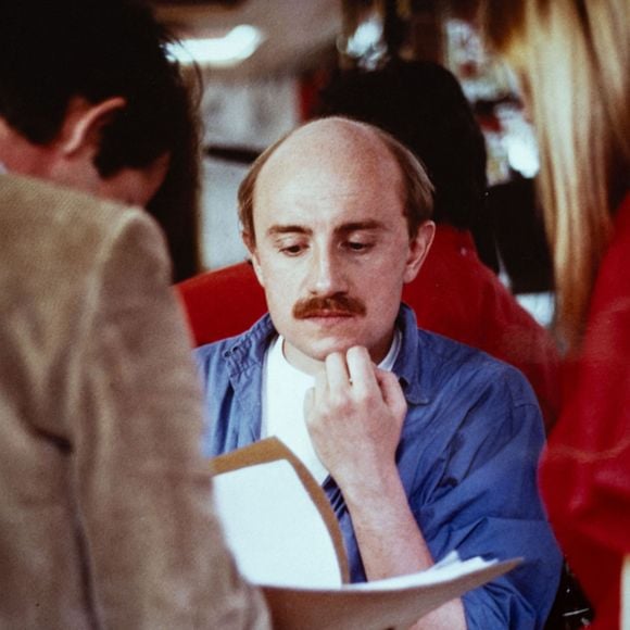 Bien des années après ses rôles de looser rigolo à moustache, Michel Blanc s'est risqué à des rôles plus touchants

Michel Blanc lors du tournage de son premier film en tant que réalisateur "Marche à l'Ombre" dans le 15e arrondissement de Paris, France, en juin 1984. Photo par Christophe Geyres/ABACAPRESS.COM