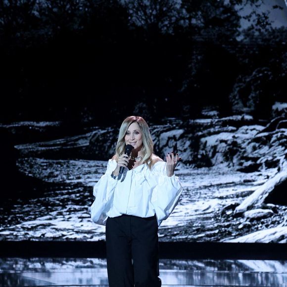 Exclusif - Lara Fabian lors surprises lors de l'enregistrement de l'émission "La chanson secrète N°14", présentée par N.Aliagas et diffusée le 26 décembre sur TF1, consacrée à Nikos Aliagas à Paris le 10 Décembre 2025