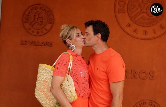 Élodie Gossuin et son mari Bertrand Lacherie au photocall du village lors des Internationaux de France de Tennis de Roland Garros 2026, à Paris, France, le 30 mai 2026.

© Dominique Jacovides/Bestimage
