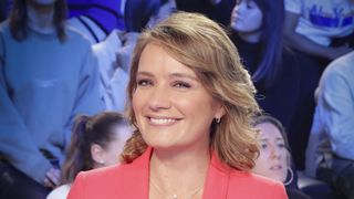 "Il a une vie normale loin des médias" : Pascale de La Tour du Pin en couple après son divorce, son compagnon n'a rien à voir avec son ex-mari