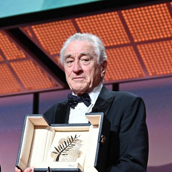 Robert De Niro reçoit une Palme d'Or honorifique et est vu sur scène lors de la cérémonie d'ouverture du 78ème Festival de Cannes annuel au Palais de Festival le 13 mai 2025 à Cannes, France. Photo par David Niviere/ABACAPRESS.COM