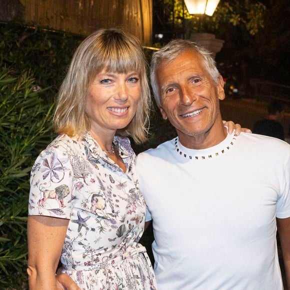 Nagui et Mélanie Page forment un couple soudé.

Exclusif - Nagui et sa femme Mélanie Page lors du spectacle "Les gros patinent bien" au théâtre de Verdure lors du Festival de Ramatuelle.
© Cyril Bruneau / Bestimage