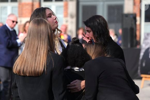 Adeline Quenon, la soeur aînée d'E.Dequenne, et Milla Savarese, la fille unique d'E.Dequenne - 300 personnes réunies pour rendre hommage à Emilie Dequenne dans sa ville de Chièvres (Belgique), le 9 avril 2025, quelques semaines après son décès prématuré, survenu le 16 mars 2025. © Photonews / Bestimage