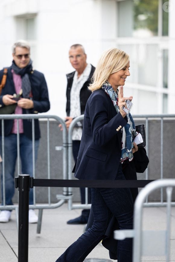 "Après cet échec, on a discuté tous les deux et elle ne se sentait pas le courage de refaire une année de médecine et d’enchaîner avec dix ans de fac"

Exclusif - Laurence Ferrari - Les journalistes et les animateurs arrivent aux studios Rive Gauche à Paris, le 16 septembre 2025.
© Julien Sarkissian / Bestimage