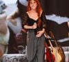 Mais tout va changer pour elle lorsque le producteur Kerredine Soltani la présente à deux directeurs de label en 2009. A l'époque, l'artiste venait d'être choisie pour défendre le titre "Je veux".
Exclusif - Zaz Chante "S'il suffisait d'aimer" lors de l'émission "Unis face au séisme" à l'Olympia diffusée en direct sur France 2 le 14 mars 2023. Au terme de l'émission, les promesses de dons s'élevaient à 2,3 millions d'euros.
Unis face au séisme est un grand concert de solidarité pour les populations turque et syrienne.
Pour venir en aide aux milliers de familles victimes des séismes en Turquie et en Syrie, France Télévisions poursuit sa mobilisation aux côtés de la Fondation de France en organisant un grand concert en direct de l’Olympia, mardi 14 mars. L.Salamé et S.Bern ont présenté cette soirée de solidarité à laquelle ont participé des artistes français, turcs et syriens.
Le 6 février 2023, deux séismes exceptionnels de magnitude 7,8 et 7,6 ont frappé le sud de la Turquie et le nord-ouest de la Syrie, faisant au moins 52 000 morts et détruisant des milliers d’habitations. Cette catastrophe est la plus meurtrière que la région ait connue depuis des siècles.
Plus d’un mois après, la situation reste toujours extrêmement critique et les besoins d’urgence, l’aide alimentaire, l’accès à l’eau potable, la mise à l’abri des populations restent toujours d’actualité, alors que les températures sont particulièrement froides. Dans le nord-ouest de la Syrie, les 180 000 personnes déplacées par le tremblement de terre s’ajoutent aux 2,8 millions de personnes qui vivent déjà dans des conditions difficiles et précaires après avoir été déplacées à plusieurs reprises par la guerre qui dure depuis douze ans.
© Christophe Clovis/ Cyril Moreau / Bestimage