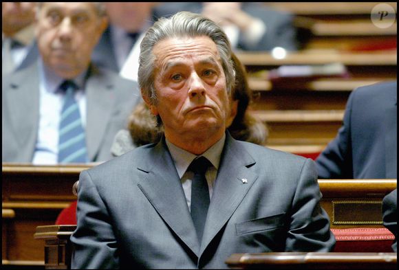 Et on compte parmi eux un proche d'Alain Delon, un évêque gallican de 45 ans, rapporte RTL. 


Alain Delon au Sénat dans le cadre du 60eme anniversaire de la liberation pour lire le texte du discours prononce par le Général de Gaulle le 09 Novembre 1944.