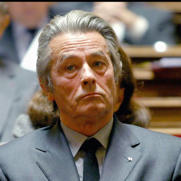 Et on compte parmi eux un proche d'Alain Delon, un évêque gallican de 45 ans, rapporte RTL. 


Alain Delon au Sénat dans le cadre du 60eme anniversaire de la liberation pour lire le texte du discours prononce par le Général de Gaulle le 09 Novembre 1944.