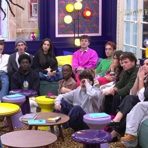 Une chanteuse internationale remercie la "Star Academy" d'avoir fait découvrir son morceau.

Trois élèves de la nouvelle saison de la "Star Academy" ne sont pas parvenus à convaincre les professeurs lors des évaluations.
