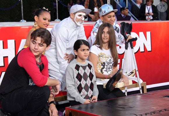 Blanket Jackson, Prince Jackson, Paris Jackson - Michael Jackson immortalise par ses enfants lors d'une cérémonie à Los Angeles le 26 janvier 2012. © STARMAX / BESTIMAGE