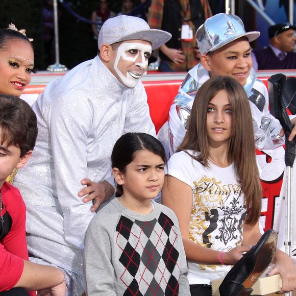Blanket Jackson, Prince Jackson, Paris Jackson - Michael Jackson immortalise par ses enfants lors d'une cérémonie à Los Angeles le 26 janvier 2012. © STARMAX / BESTIMAGE