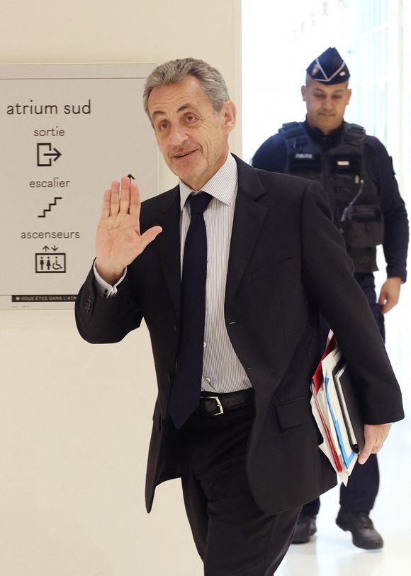 Nicolas Sarkozy arrive au tribunal pour les réquisitoires dans le cadre de son procès des soupçons de financement libyen de sa campagne éléctorale de 2007, le 26 mars 2025. 

© Denis Guignebourg / Bestimage