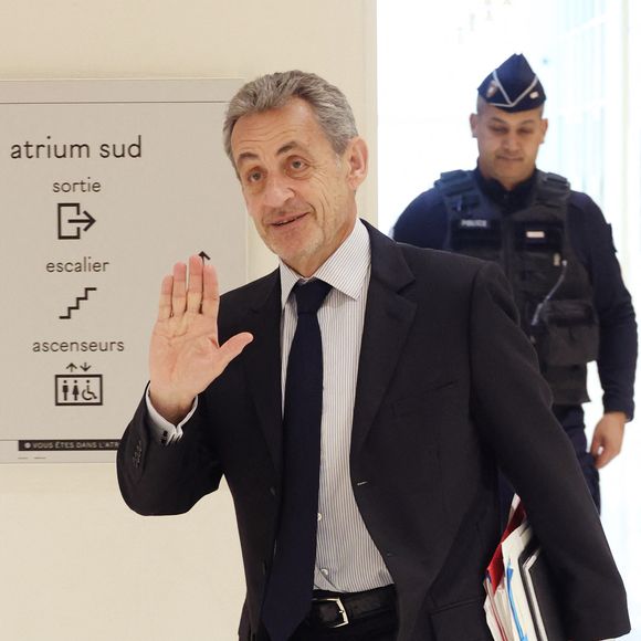 Nicolas Sarkozy arrive au tribunal pour les réquisitoires dans le cadre de son procès des soupçons de financement libyen de sa campagne éléctorale de 2007, le 26 mars 2025. 

© Denis Guignebourg / Bestimage