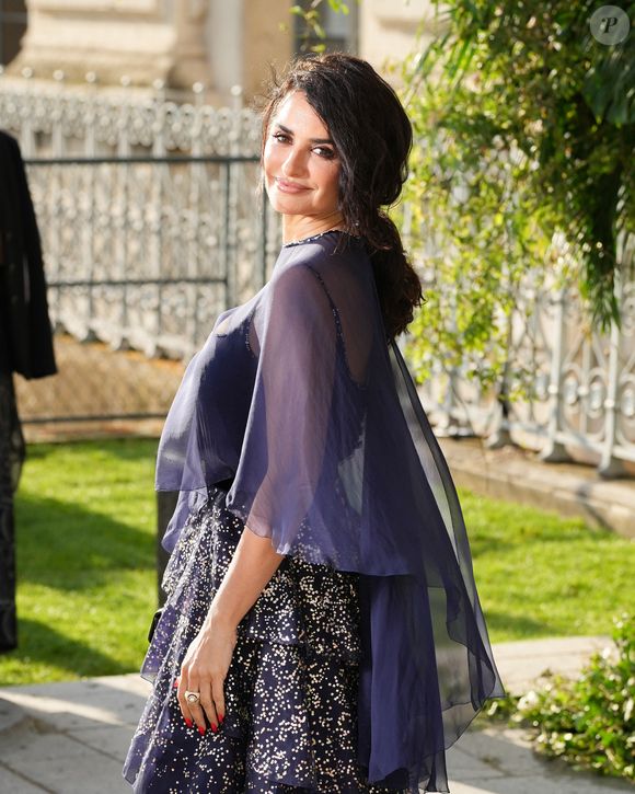 Penelope Cruz, élégante en Chanel, a été chaleureusement accueillie à l’entrée de la soirée. 

Penelope Cruz assistant au Bal d’Été au Musée des Arts Décoratifs le 6 juillet 2025 à Paris, France. @ Lucia Sabatelli / Bestimage