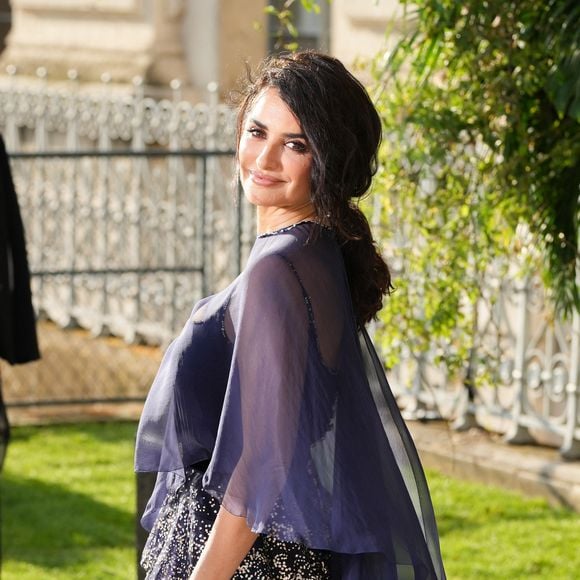 Penelope Cruz, élégante en Chanel, a été chaleureusement accueillie à l’entrée de la soirée. 

Penelope Cruz assistant au Bal d’Été au Musée des Arts Décoratifs le 6 juillet 2025 à Paris, France. @ Lucia Sabatelli / Bestimage