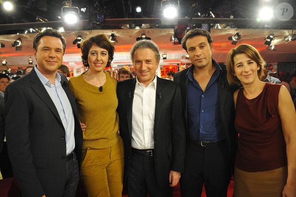 Guillaume de Tonquédec, Valérie Bonneton, Michel Drucker, Bruno Salomone, Isabelle Gélinas — Enregistrement de l'émission Vivement Dimanche diffusée le 13 novembre 2011 — Invité spécial : Gérard Lenorman
AGENCE / BESTIMAGE
