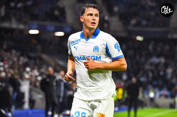 De retour dans sa ville de résidence, il a partagé ce jeudi plusieurs clichés de ses moments de détente sur Instagram.

Benjamin Pavard (OM) - Match de football de Ligue 1 McDonald's - Marseille (OM) s'impose 1-0 face au Havre au stade Océane le 10 mai 2026.

© Baptiste Autissier / PsnewZ / Bestimage