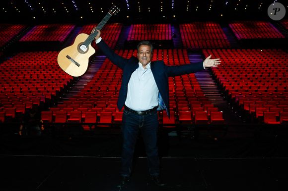 Il fêtera ses 45 ans de carrière le 24 mai prochain au Palais des Congrès

Exclusif - Rendez-vous avec Chico et son fils Mario au Palais des Congrès à Paris le 11 mai 2025. © Christophe Clovis / Bestimage