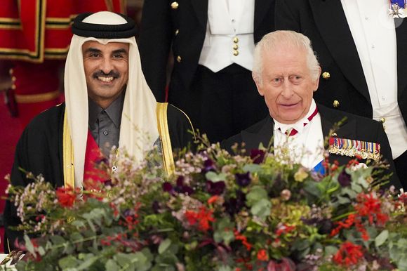 Le roi Charles III d'Angleterre - L'émir du Qatar Tamim ben Hamad Al-Thani et sa femme Jawaher bint Hamad bin Suhaim Al-Thani au dîner d'Etat au palais de Buckingham lors de sa visite d'Etat au Royaume-Uni. Julien Burton / Bestimage