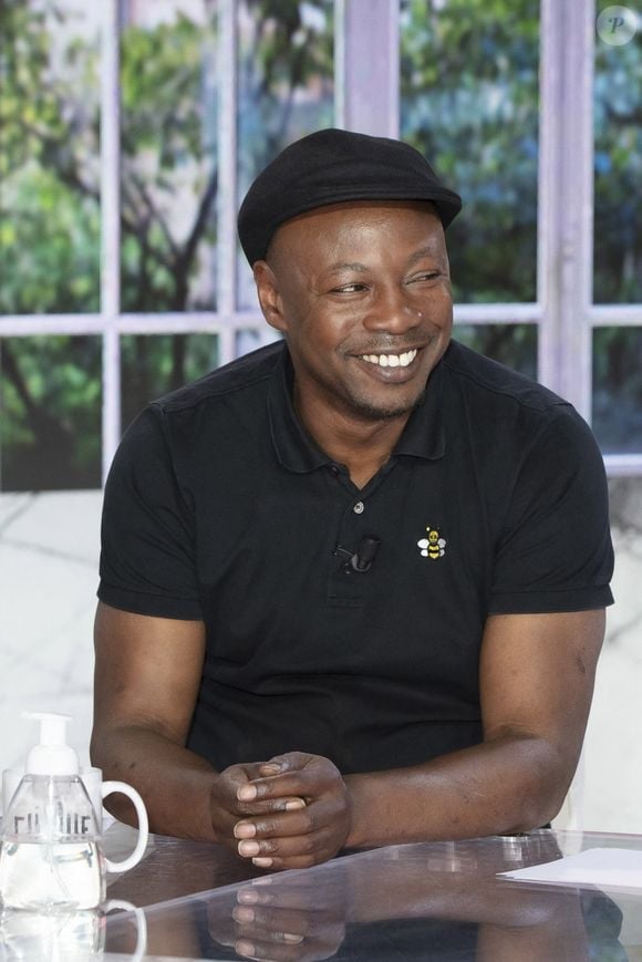 Une femme qui fait partie d'une famille richissime

Exclusif - MC Solaar (Claude M'Barali) - Enregistrement de l'émission "Clique", présentée par M.Achour et diffusée en clair sur Canal + le 25 septembre  Jack Tribeca / Bestimage