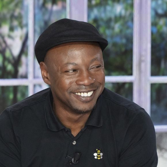 Une femme qui fait partie d'une famille richissime

Exclusif - MC Solaar (Claude M'Barali) - Enregistrement de l'émission "Clique", présentée par M.Achour et diffusée en clair sur Canal + le 25 septembre  Jack Tribeca / Bestimage